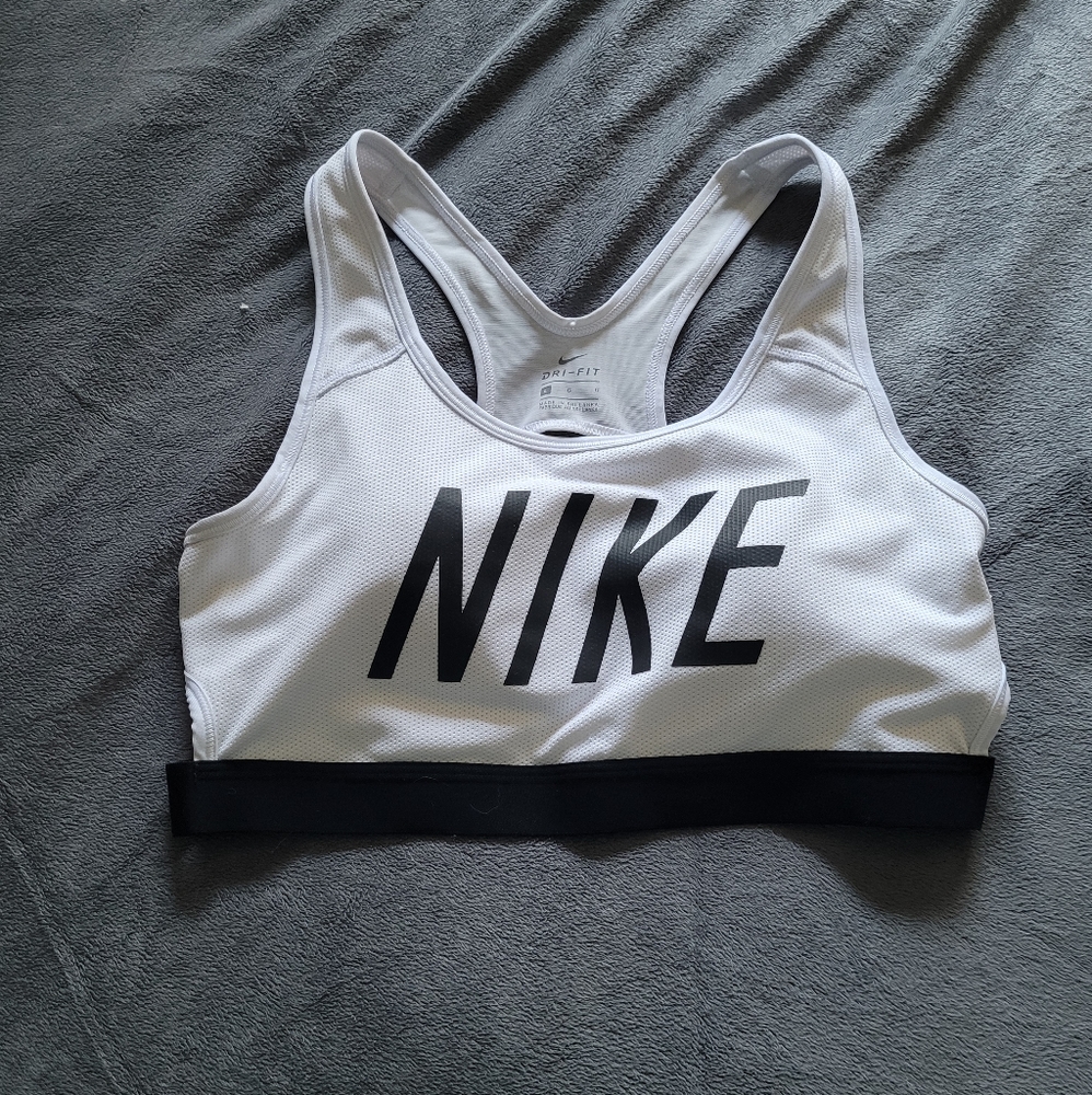 Nike sports bra size large